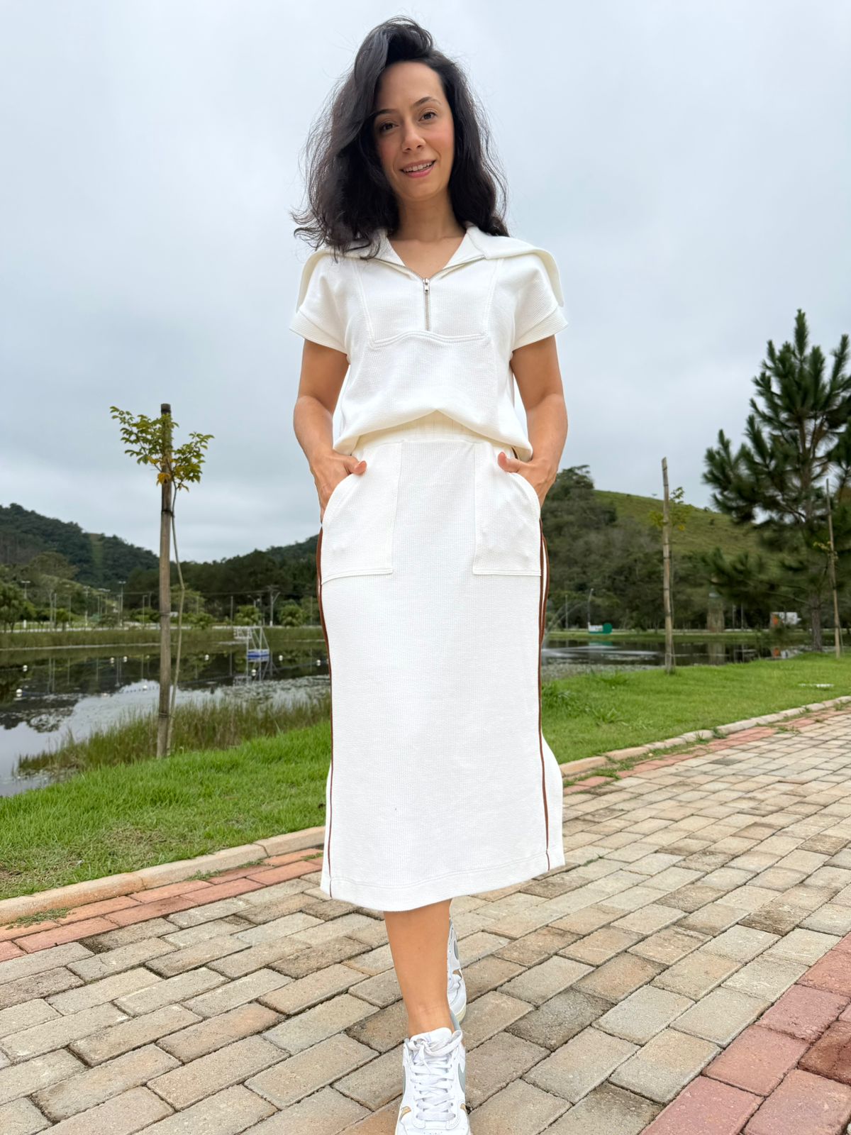 Conjunto casual chic em malha — saia e blusão manga japonesa